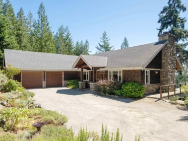 1010 Cowan Point Drive, Bowen Island, BC, Bowen Island — Single Family Residence for sale