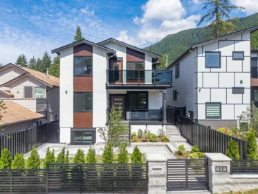 812 Montroyal Boulevard, North Vancouver, BC, North Vancouver — Single Family Residence for sale