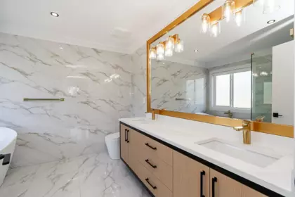 Primary Bathroom Photo of 13979 113 Avenue, Surrey, BC