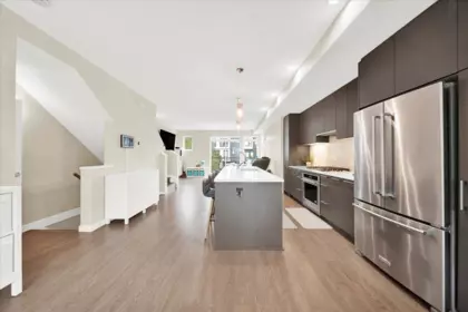 Kitchen Photo of 105 4662 Hemlock Way, Tsawwassen, BC