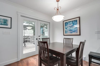 Kitchen Island Photo of 6590 Nelson Avenue, West Vancouver, BC