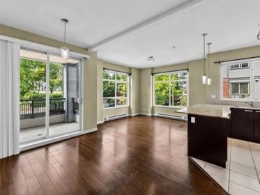215 10455 University Drive, Surrey, BC, Surrey — Apartment/Condo for sale