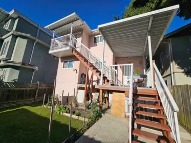 Garden / Landscaping Photo of 5521 Dundee Street, Vancouver, BC