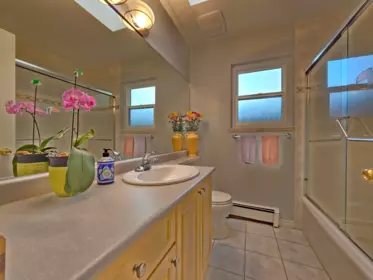 Primary Bathroom Photo of 5521 Dundee Street, Vancouver, BC