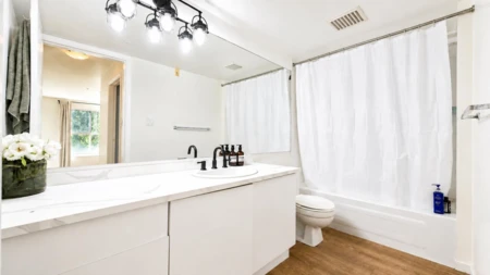 Entry Foyer Photo of 6 9977 138 Street, Surrey, BC