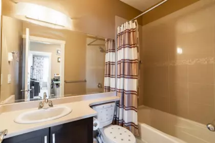 Entry Foyer Photo of 413 3192 Gladwin Road, Abbotsford, BC