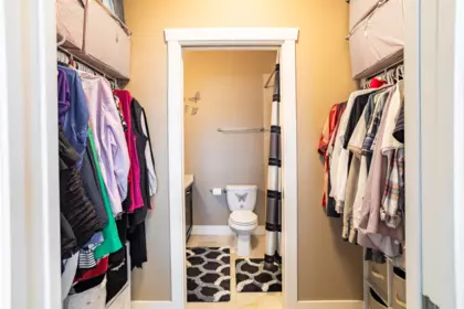 Hallway Photo of 413 3192 Gladwin Road, Abbotsford, BC