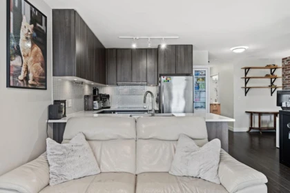 Kitchen Island Photo of 1811 668 Columbia Street, New Westminster, BC