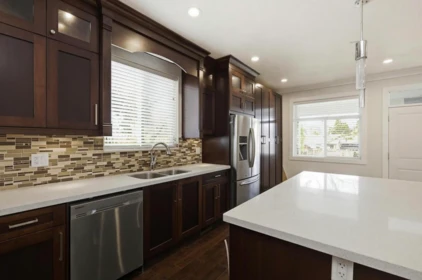 Kitchen Island Photo of 32141 Hillcrest Avenue, Mission, BC
