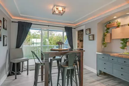 Breakfast Nook Photo of 15587 Semiahmoo Avenue, White Rock, BC