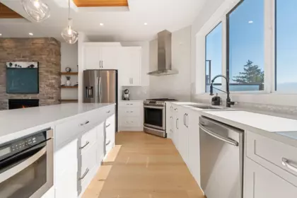 Kitchen Island Photo of 35834 Timberlane Drive, Abbotsford, BC