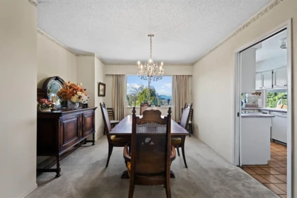 Breakfast Nook Photo of 16881 31 Avenue, Surrey, BC