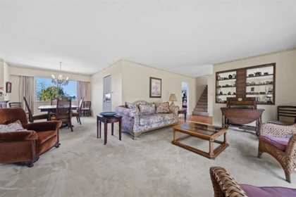 Kitchen Island Photo of 16881 31 Avenue, Surrey, BC