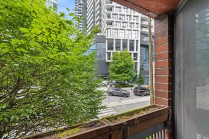 Powder Room Photo of 206 950 Drake Street, Vancouver, BC