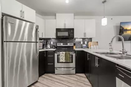 Kitchen Island Photo of 424 2565 Campbell Avenue, Abbotsford, BC