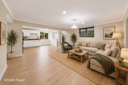 Hallway Photo of 122 Chestnut Court, Port Moody, BC
