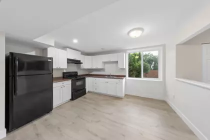 Mudroom Photo of 122 Chestnut Court, Port Moody, BC