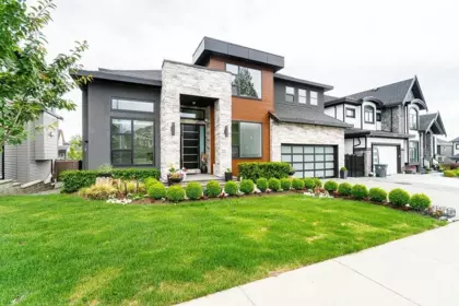 Fitness Center Photo Near 15522 77 Avenue, Surrey, BC