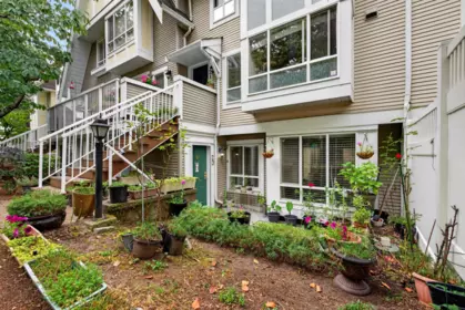 Front Yard Photo of 20 6588 Southoaks Crescent, Burnaby, BC