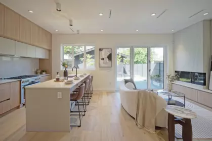 Kitchen Island Photo of 2 3315 W 10th Street, Vancouver, BC