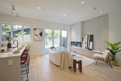 Kitchen Photo of 2 3315 W 10th Street, Vancouver, BC