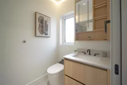Powder Room Photo of 2 3315 W 10th Street, Vancouver, BC