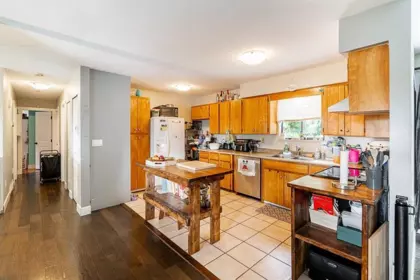Kitchen Island Photo of 2224 Mouldstade Road, Abbotsford, BC