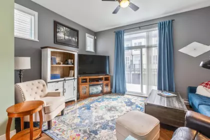 Kitchen Island Photo of 5 15938 27 Avenue, Surrey, BC