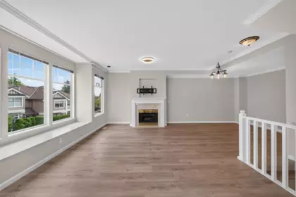Kitchen Island Photo of 2 5950 Oakdale Road, Burnaby, BC