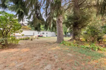 Garden / Landscaping Photo of 44840 Keith Wilson Road, Chilliwack, BC