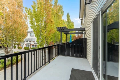 Kitchen Island Photo of 38 18983 72a Avenue, Surrey, BC