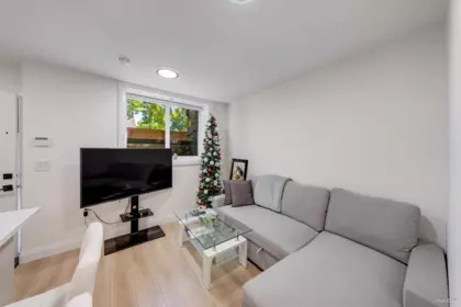 Hot Tub / Spa Photo of 1 683 W 19th Avenue, Vancouver, BC