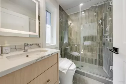 Laundry Room Photo of 1 683 W 19th Avenue, Vancouver, BC