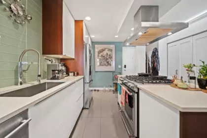 Dining Area Photo of 6 1234 W 7th Avenue, Vancouver, BC