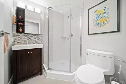 Entry Foyer Photo of 6 1234 W 7th Avenue, Vancouver, BC