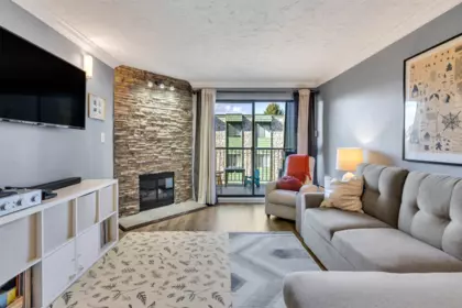 207 3901 Carrigan Court, Burnaby, BC, Burnaby — Apartment/Condo for sale