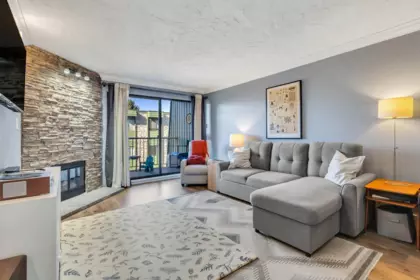 207 3901 Carrigan Court, Burnaby, BC, Burnaby — Apartment/Condo for sale