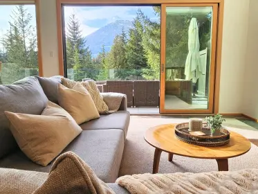 6254 Eagle Drive, Whistler, BC, Whistler — Single Family Residence for sale