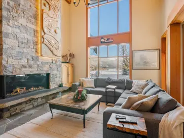 8378 Glen Abbey Lane, Whistler, BC, Whistler — Townhouse for sale