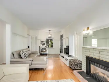 741 E 8th Street, North Vancouver, BC, North vancouver — Single Family Residence for sale