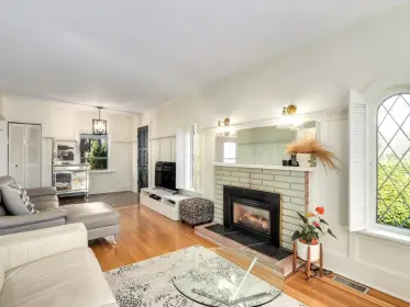 741 E 8th Street, North Vancouver, BC, North vancouver — Single Family Residence for sale