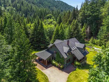 750 Cates Hill Road, Bowen Island, BC, Bowen island — Single Family Residence for sale