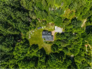 750 Cates Hill Road, Bowen Island, BC, Bowen island — Single Family Residence for sale
