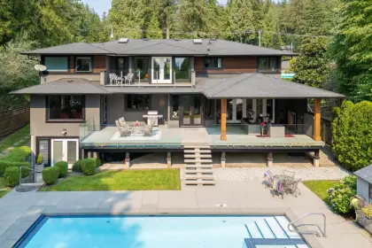 360 Mathers Avenue, West Vancouver, BC, West vancouver — Single Family Residence for sale