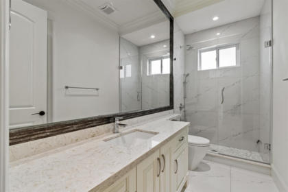 Entry Foyer Photo of 8371 Mowbray Road, Richmond, BC