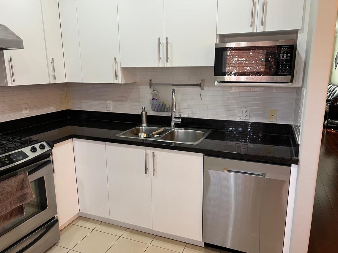 Kitchen Island Photo of 11 9051 Blundell Road, Richmond, BC