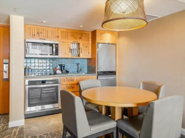 978 4090 Whistler Way, Whistler, BC, Whistler — Apartment/Condo for sale