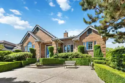 8883 164a Street, Surrey, BC, Surrey — Single Family Residence for sale