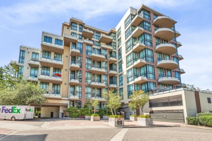322 10 Renaissance Square, New Westminster, BC, New Westminster — Apartment/Condo for sale