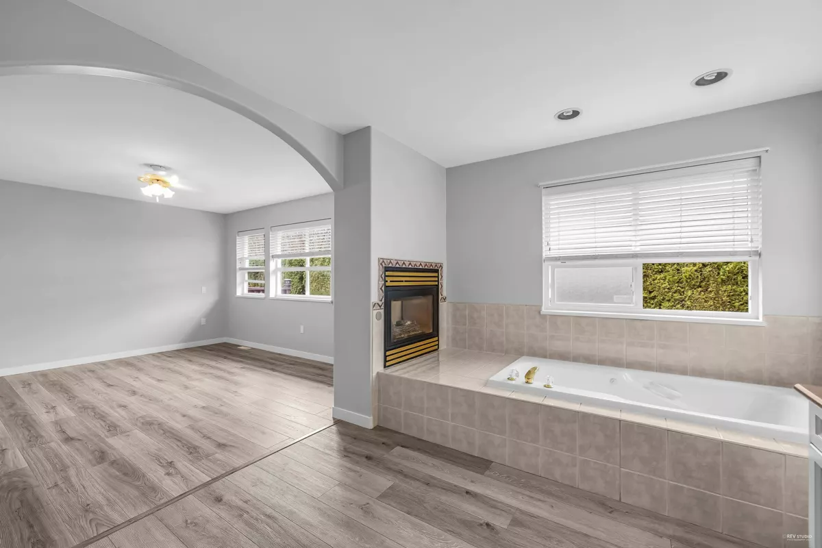 Family Room Photo of 23800 122 Avenue, Maple Ridge, BC